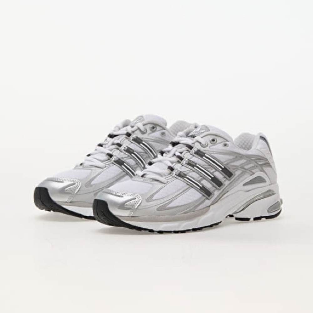 adidas adistar cushion White and Silver Sneakers